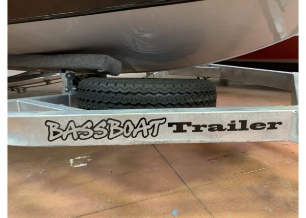 AUTOCOLLANT DEREMORQUE BASSBOAT TRAILER NOIRE – Image 1