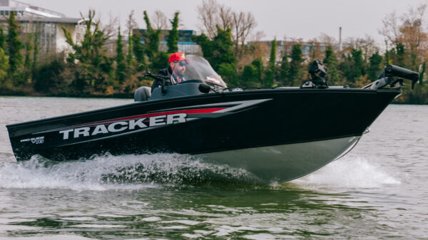 Tracker Pro Guide V16SC bateau de pêche en aluminium type bass boat