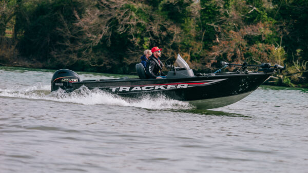 Tracker Pro Guide V16SC bateau de pêche en aluminium type bass boat
