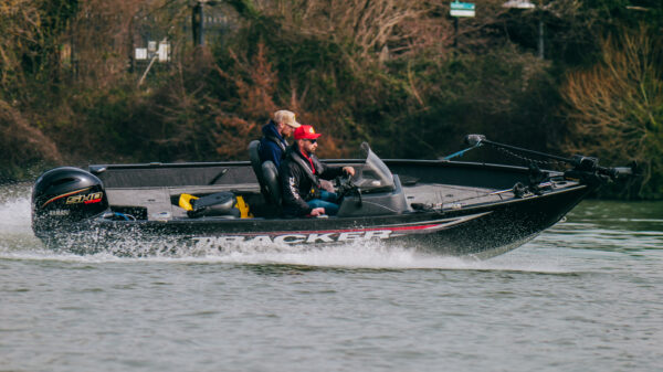 Tracker Pro Guide V16SC bateau de pêche en aluminium type bass boat