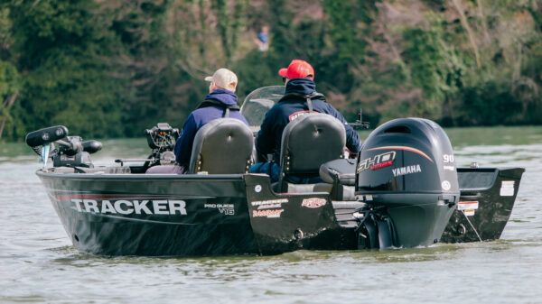 Tracker Pro Guide V16SC bateau de pêche en aluminium type bass boat