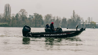 Tracker Super Guide V16 SC, bateau de peche en aluminium type bass boat, coque V