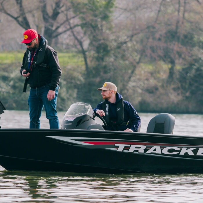 Tracker Super Guide V16 SC, bateau de peche en aluminium type bass boat, coque V