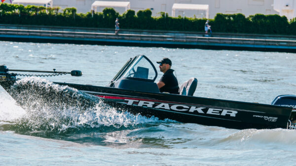 TRACKER PRO GUIDE V-16 WT – Image 3