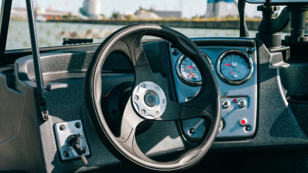 TRACKER PRO GUIDE V-16 WT – Image 9