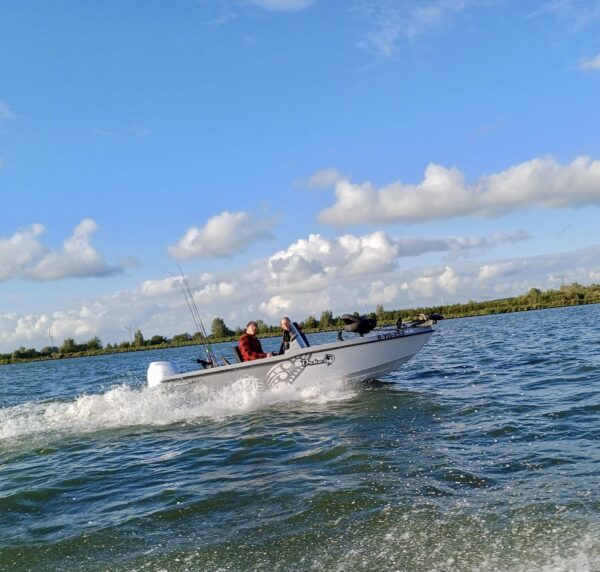 Orka Whale 475 SC bateau de pêche aux carnassiers